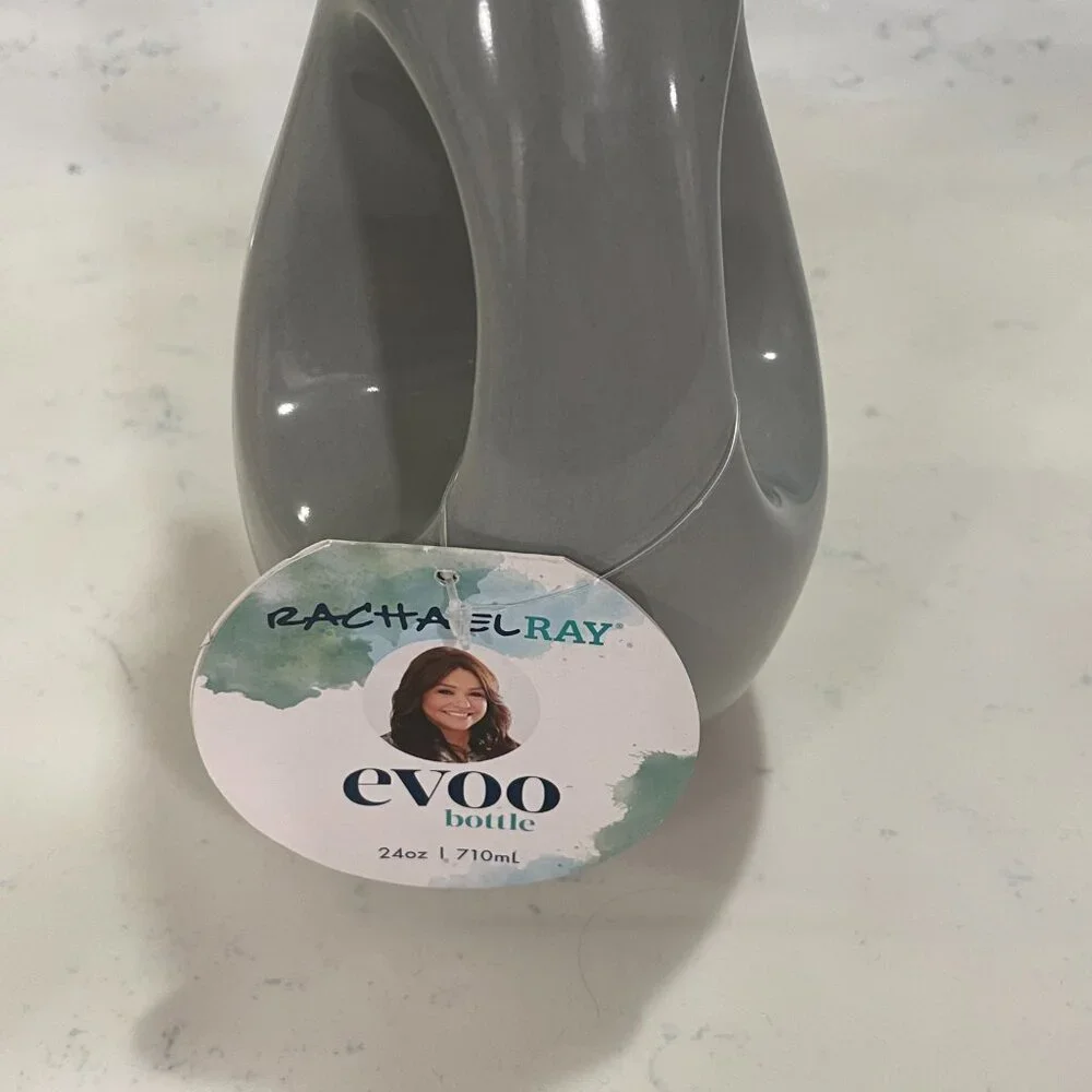 RACHAEL RAY 24oz Gray Ceramic EVOO Oil and Vinegar Dispensing Bottle NWT - Picture 4 of 6